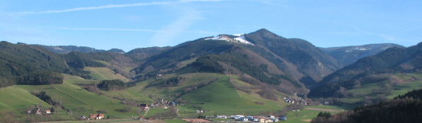 Blick von der Immo nach Osten zum Hinterwaldkopf mit Schnee und Zastlertal (rechts) Mitte Februar 2007 