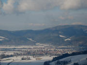 Tele-Blick vom V�rlinsbach nach Norden auf Kirchzarten im Dreisamtal am 26.1.2007 . Wittental Mitte hinten