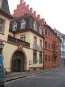 Blick nach Nordosten in die Franziskanergasse zum roten "Haus zum Walfisch" am 1.2.2007