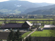Tele-Blick vom Klorerberg nach S�den �ber den Baldenweger Hof und die Kirchzartener Kirche bis Oberried am 9.2.2007