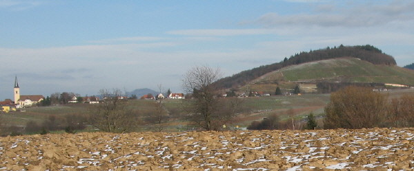 Blick nach Norden zu Ballrechten (links) und zum Fohrenberg (rechts) am 28.1.2007