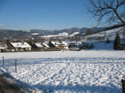 Blick vom Kohlbachhof nach Nordosten �ber Burg-Birkenhof in Richtung St.Peter am 26.1.2007