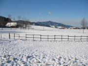 Blick nach Westen zum Mathislehof (links) und zum Kybfelsen am 27.1.2007