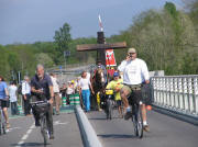 Blick nach Osten auf der Rheinbrücke bei Fessenheim am 21.4.2007