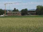 Blick nach Norden am 11.6.2007: Schülerhaus - Schulzentrum - Windräder