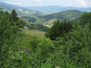 Blick nach Westen �bers  Weilersbach zum Giersberg (rechts) und weiter ins Dreisamtal am 3.6.2007 um 17 Uhr