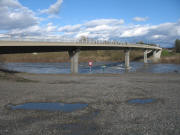 Blick nach Nordosten von der elsässer Seite zur Erich-Dilger-Brücke am 4.3.2007