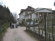 Blick nach Osten zum Eingang der Villa Mez in Ebnet am 17.3.2007