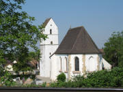 Blick nach Westen über die Bahnlinie zur alten Kirche beim Friedhof Eschbach am 6.5.2007