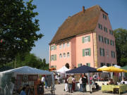 Blick nach Westen zum Eschbacher Castell mit K�nstlermarkt am 6.5.2007