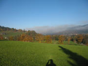 Blick von der Erzw�scherei nach Westen �ber Berglehof und Kappler Eck (links) zum Nebelbarriere Freiburg am 3.11.2007