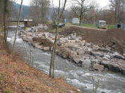 Blick zur Dreisam nach Osten am Sandfang am 1.12.2007 - Fischtreppe im Bau rechts