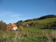 Blick nach Norden zum Gasthaus Sch�tzen und Hannisenhof (Mitte) am 31.10.2007
