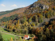 Blick von der Stollenbachstrasse nach Nordwesten am 31.10.2007 zum Gassenbauernhof und Glaserhansenhof links