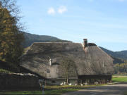 Blick nach S�dwesten zum Hercherhof am 31.10.2007 - wei�e Ziegen