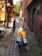 B�chleputzer Peter Streicher beim Bachabschlag am 1.10.2007 in der Adelhauserstrasse