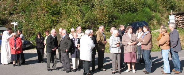 Am 7.10.2007 um 11 Uhr in Glash�tte auf der Strasse nach dem Patroziniums-Gottesdienst