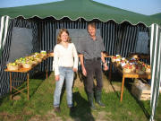 Barbara Lorenz und Walter Sch�ssele - die "Macher" des Versuchsgartens am 16.9.2007 morgens um 8 Uhr