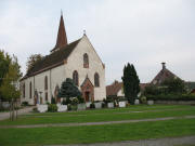 Blick nach Osten zur Kirche und Rathaus mit Storchennest (rechts) Wolfenweiler am 29.9.2007