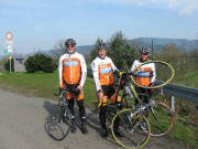 Klaus Lehmann, Katrin Hill und Martina Lehmann am 12.4.2008 auf dem Kr�ttweg bei Neuh�user/Bruckm�hle 