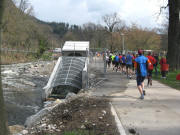 Blick nach Osten am Sandfang am 6.4.2008 - Freiburg-Marathon