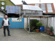 Werner Mildebrath am 24.4.2008 vor seinem Haus