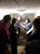 Musik und Sprache - tief im Berg: Heinzel Spagl und Renate Obermaier am Ende des Stollens am 13.4.2008  