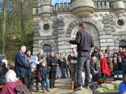 Siegfried Engler von badenove an "seinem?" Wasserschl�ssle am 13.4.2008