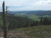 Blick vom Herzogenhorn-Gipfel nach Süden ins Bernauer Tal am 6.8.2008