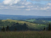 Tele-Blick von Tote Mann zu Hinterwaldkopf und Hinterwaldkopfh�tte (rechts) am 5.8.2008