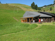 Blick nach Nordwesten �ber den Franzosenberg-Lift am 24.8.2008 mit Yannik und Simon