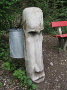 Kunst am Abfalleimer am Rheinradweg Rheinfelden D am 14.8.2008