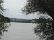 Blick nach S�dwesten �ber Schlo� Beuggen (rechts) in Richtung Rheinfelden am 14.8.2008