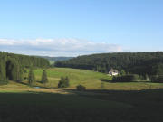 Blick von der B 500 nach S�den �ber den Stalterhof gen Waldau am 25.8.2008 in der Abendsonne