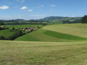 Traumblick nach Nordwesten �ber Rotenbauernhof und Metzgersh�usle (links) nach St. Peter und zum Kandel am 18.8.2008