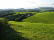 Traumblick nach Nordwesten �ber Rotenbauernhof und Metzgersh�usle (links) nach St. Peter und zum Kandel am 25.8.2008