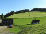 Blick nach S�dwesten �ber den Stollenwald-Lift am 25.8.2008 bei 25 Grad PLUS
