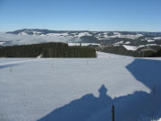Blick von der B�uerlesh�tte Breitnau nach Norden �ber Spirzen bis St.M�rgen und den Kandel am 16.12.2008