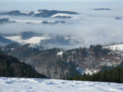 Tele-Blick vom Oberen Fahrenberg am 16.12.2008 nach Norden �ber Eckpeterhof am Lindenberg (links) zur Lindleh�h