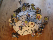 Bl�ten aus Ton am 21.12.2008 - frisch aus dem Brennofen