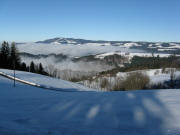 Blick vom Kernerh�usle nach Norden �ber den Holzschlaghof und Christenhermann (Spirzen) zum Kandel am 16.12.2008