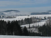 Blick vom Zwerisberg �ber Oberibental nach Nordwesten zum Hulochhof zum nebligen St.Peter am 15.12.2008