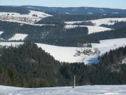 Tele-Blick am 16.12.2008 von Breitnau-Freyel (Hundschachen) nach Norden über den Tännlehof/Spirzen bis St.Märgen