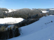 Blick vom Steighof nach Nordosten �ber den Schweigbrunnen und Rufenh�usle (rechts) zum Neuh�usle am 8.12.2008