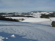 Blick nach Nordwesten �ber Steigweg und Steig mit Rotenbauernhof zu Lindenberg (links), St.Peter und Kandel am 8.12.2008