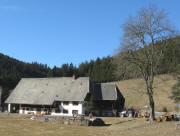 Blick nach Westen zum Dilgerhof am Eingang des Urachtals am  11.8.2003