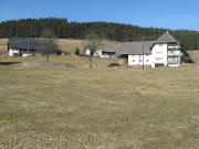 Blick nach Noden zum Winterhalderhof (rechts) und Beierleshof (links) am 11.2.2008