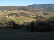 Blick vom Ortseingang Raich (von Schwand kommend) am 8.2.2008 nach Osten auf Hohenegg