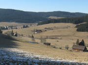 Blick nach Nordwesten �ber den Schachenbauernhof zum Schwabenhof und ins Langenordnachtal am 16.2.2008
