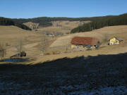 Blick �ber den Schachenbauernhof nach Norden hoch auf Schw�rzenbach-T�le am 16.2.2008